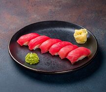 Суши с тунцом