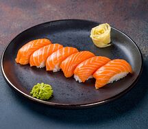 Суши с лососем
