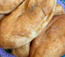 Пирожок с яйцом и зелёным луком
