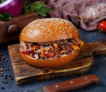 Донер кебаб в турецкой пите с курицей