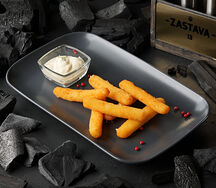 Сырные палочки с чесночным соусом