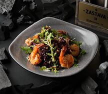 Салат с креветками и руколой в медово-горчичном соусе