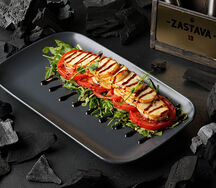 Салат с жареным сыром и томатами