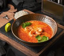 Том ям с креветками и курицей