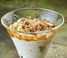 Мацони с медом и орехами
