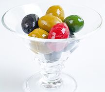 Греческие оливки и маслины