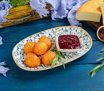 Сырные шарики Эларджи с соусом сациви