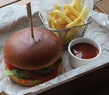 Бургер с говяжьей котлетой