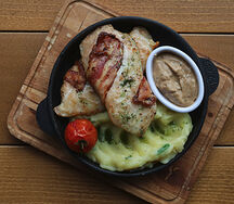 Куриная грудка в беконе