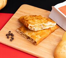 Чебурек с картофелем, луком и трюфелем