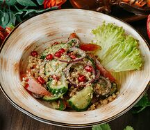 Овощной салат по-грузинки с орехами