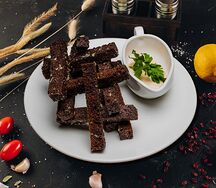 Гренки с чесночным соусом
