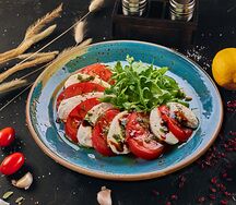 Капрезе с грузинским акцентом