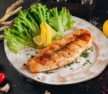 Лосось с гранатовым соусом