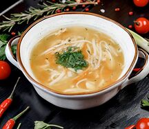 Куриный суп с домашней лапшой