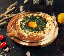 Хачапури по-аджарски со шпинатом