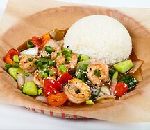 Рис с кисло-сладким соусом и креветками