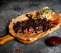 Мясо лося су-вид с брусничным соусом