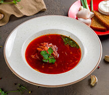 Борщ с гренками и салом