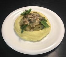 Бефстроганов с картофельным пюре