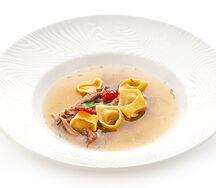 Консоме из телячьего хвоста с тортеллини