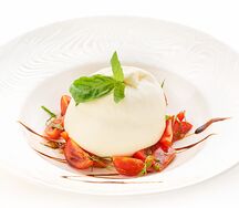 Бурратина с томатами