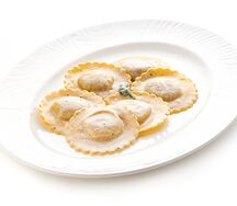 Равиоли капелаччи из телятины