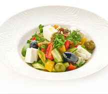 Овощной салат с оливками