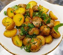 Мини картофель с чесноком и зеленью