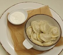 Пельмени домашние со сметаной