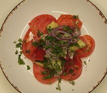 Салат из свежих овощей по-деревенски