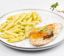 Куриная грудка с пенне и грибами