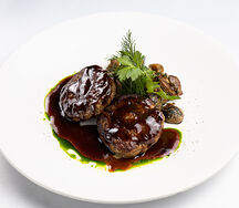 Котлеты из телятины с мини-картофелем