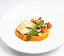 Мурманский палтус с хумусом из белой фасоли