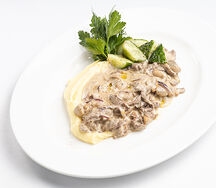 Бефстроганов из телятины с картофельным пюре