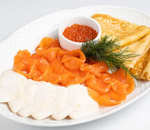 Осётр, сёмга, икра и блины