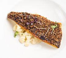 Сибас с цветной капустой в соусе пармезан