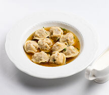 Пельмени с лососем и судаком в бульоне