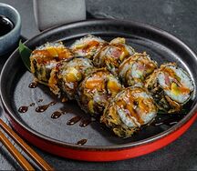 Горячий ролл с морепродуктами