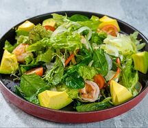 Салат с креветками и авокадо