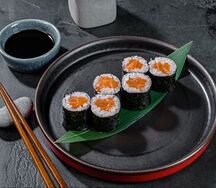 Ролл с лососем