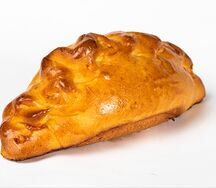 Пирожок с зеленым луком и яйцом