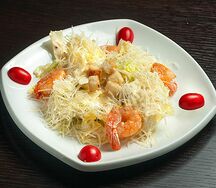 Салат Цезарь с креветками