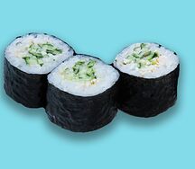 Половинка маки-ролла с огурцом