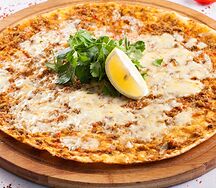 Лахмаджун с сыром