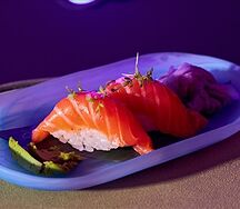 Суши из свежего лосося