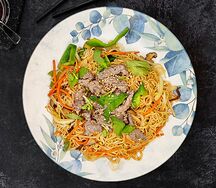 Яичная лапша с говядиной 