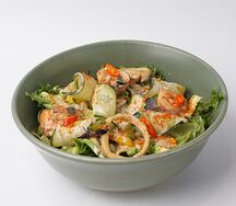 Зеленый салат с морепродуктами