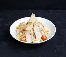 Салат Цезарь с курицей