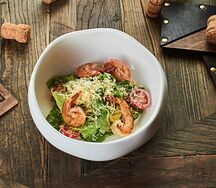 Салат Цезарь с креветками
